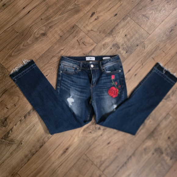 Stylish Women's Straight Leg Jeans with Red Floral Design - Picture 3 of 7